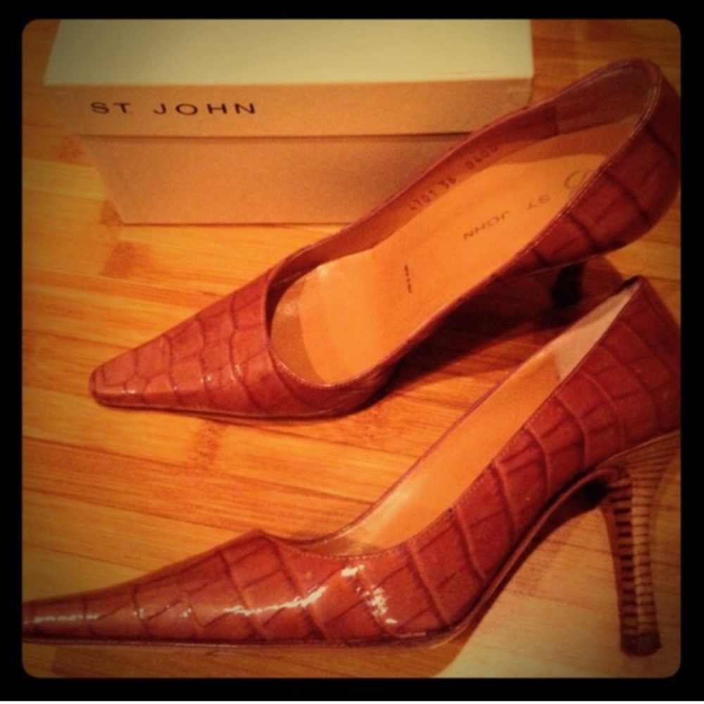 ST. JOHN CLASSIC HEELS