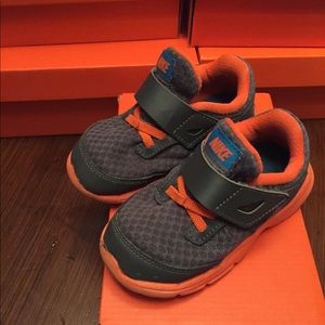 Nike toddler shoes