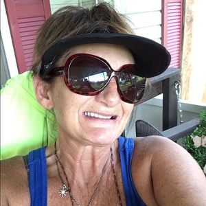 Meet your Posher, Debbie