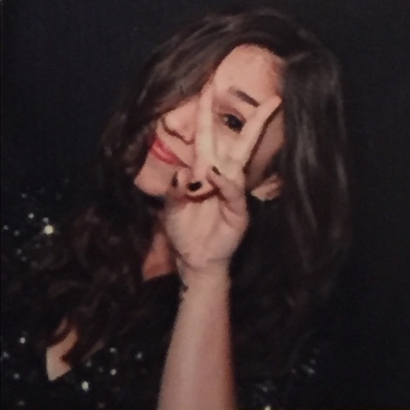 Meet your Posher, Becca - Picture 3 of 3