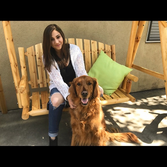 Meet your Posher, Becca - Picture 2 of 3