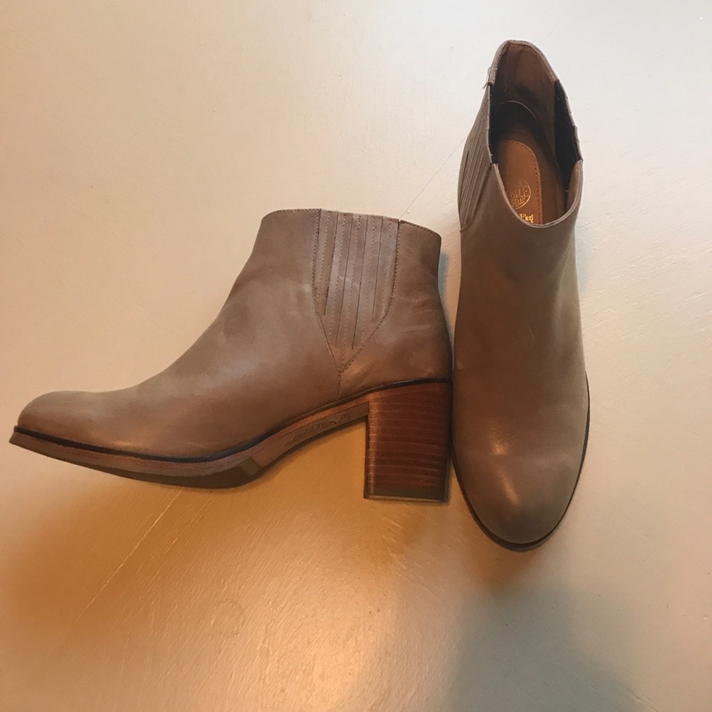 Samantha Pleet tan booties