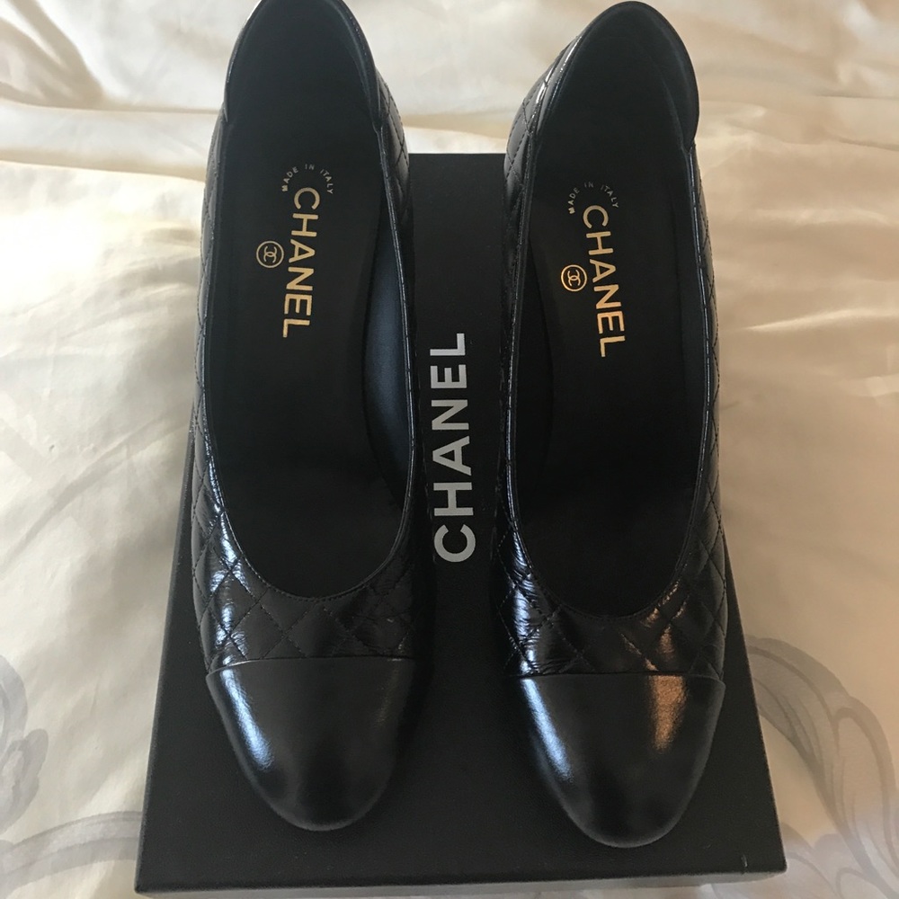 SOLD****Chanel Veau Pumps