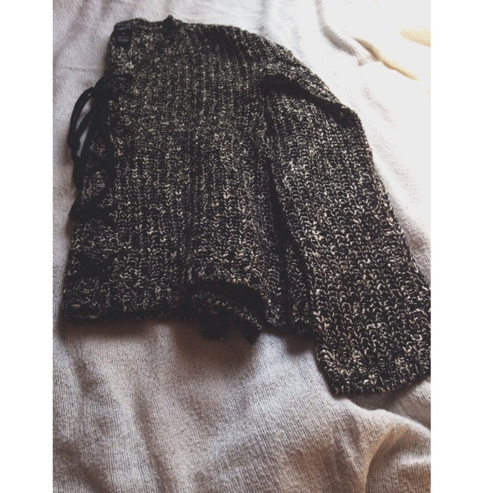Tie up sweater