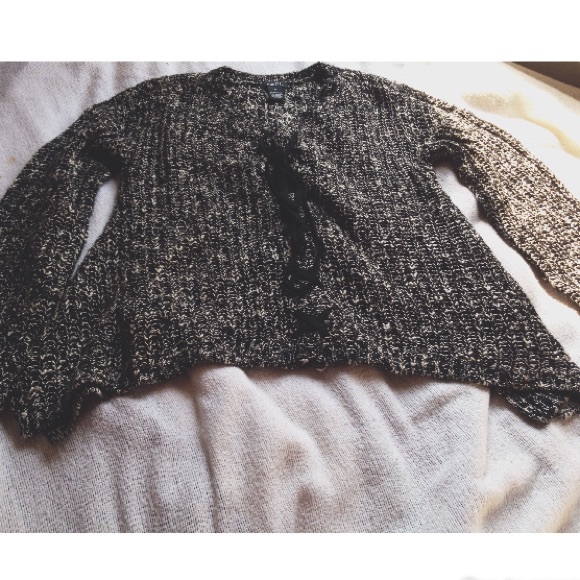 Tie up sweater - Picture 2 of 3