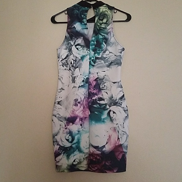 Dress - Picture 2 of 2