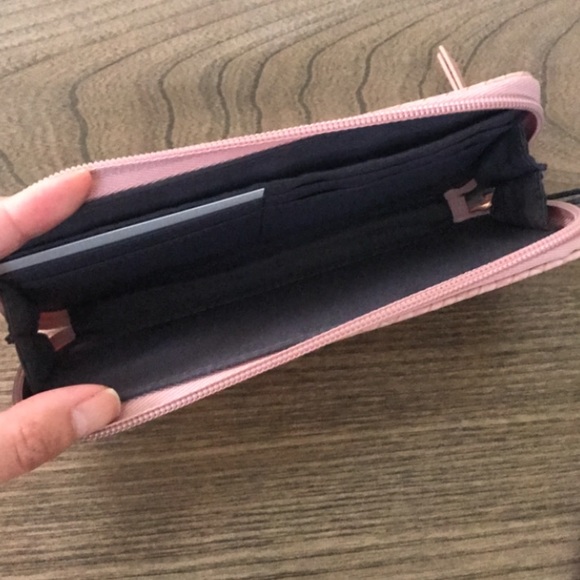 Hudson + Bleecker Smartphone Wallet in Dusty Rose - Picture 3 of 5