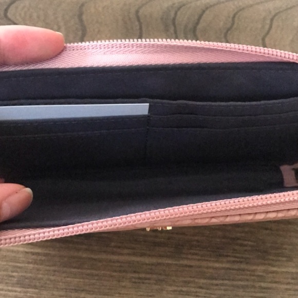 Hudson + Bleecker Smartphone Wallet in Dusty Rose - Picture 4 of 5