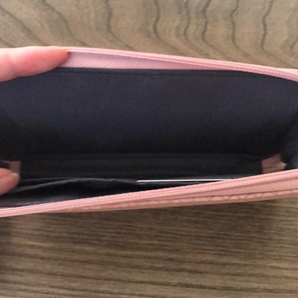 Hudson + Bleecker Smartphone Wallet in Dusty Rose - Picture 5 of 5