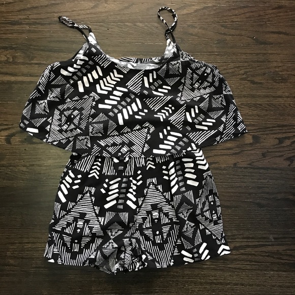 ⚫️⚪️ Black and white romper ⚪️⚫️ - Picture 1 of 4