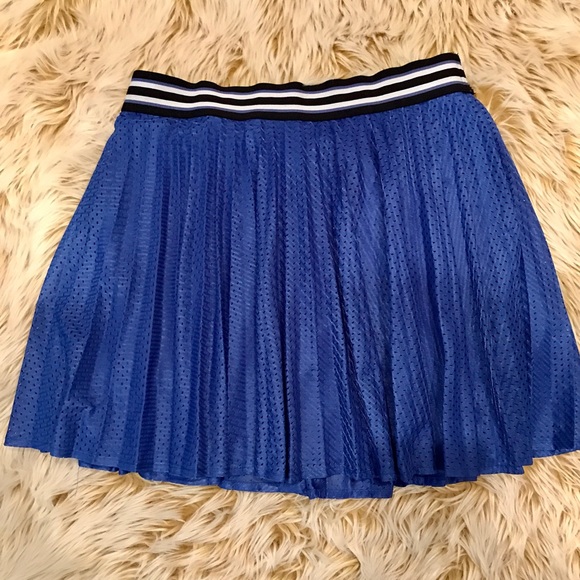 Aeropostale mini-pleat skirt with athletic style! - Picture 2 of 7