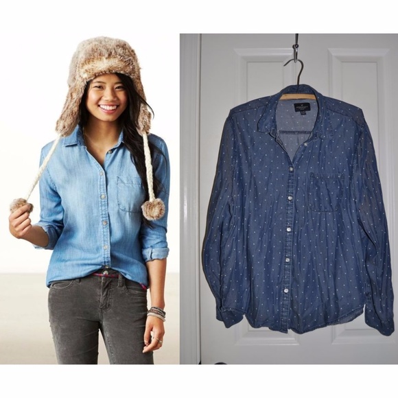 American Eagle Outfitters Tops - AMERICAN EAGLE Star Print Chambray Boyfriend Shirt