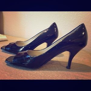 Tahari Peep Toe shoes Tahari Peep Toe shoes