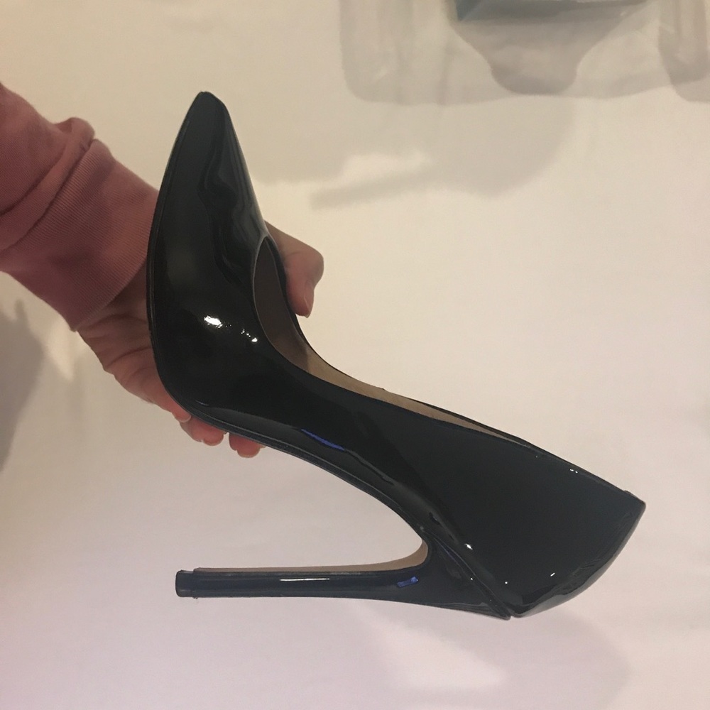 STEVE MADDEN NLACK SUEDE PUMPS!