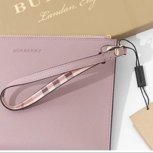 Burberry small pouch in excellent condition