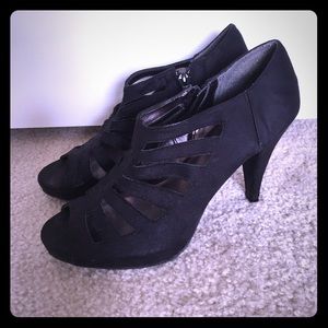 Cut out black suede heels Cut out black suede heels