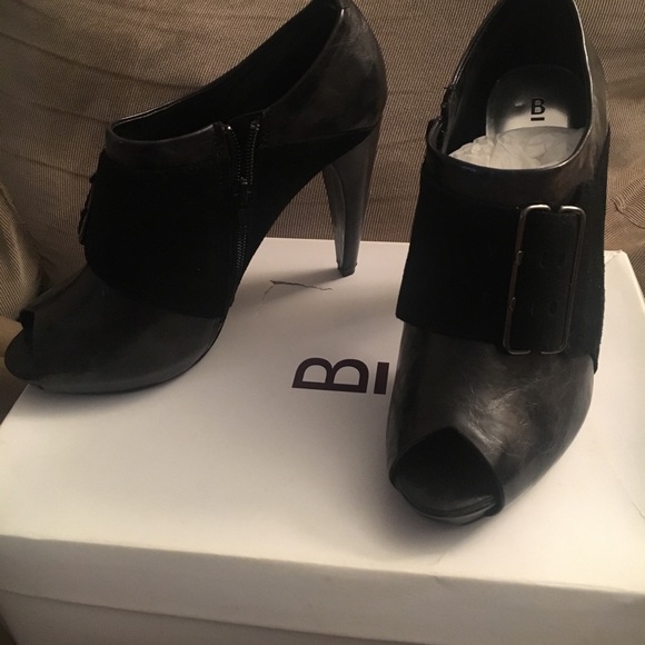 "Heels" - Picture 3 of 3