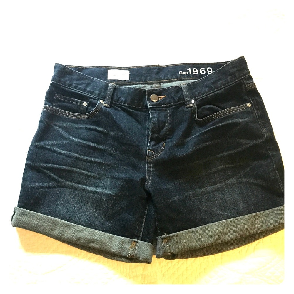Sexy Boyfriend Roll-up Denim Shorts.