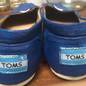Painted blue Toms