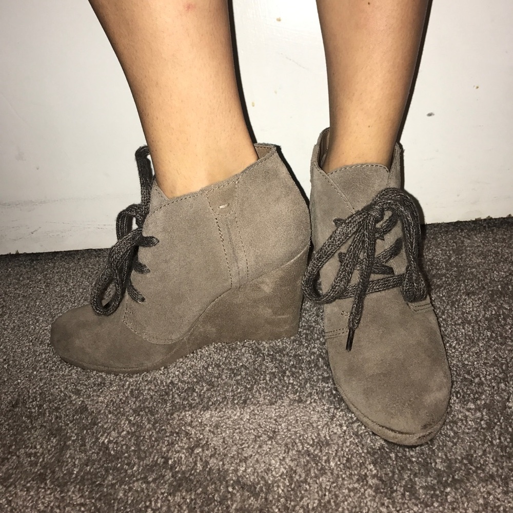Dolce Vita bootie. Size 6.5. Color: taupe