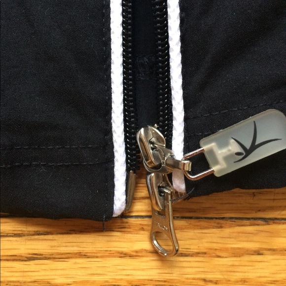 Running Jacket - Picture 2 of 6