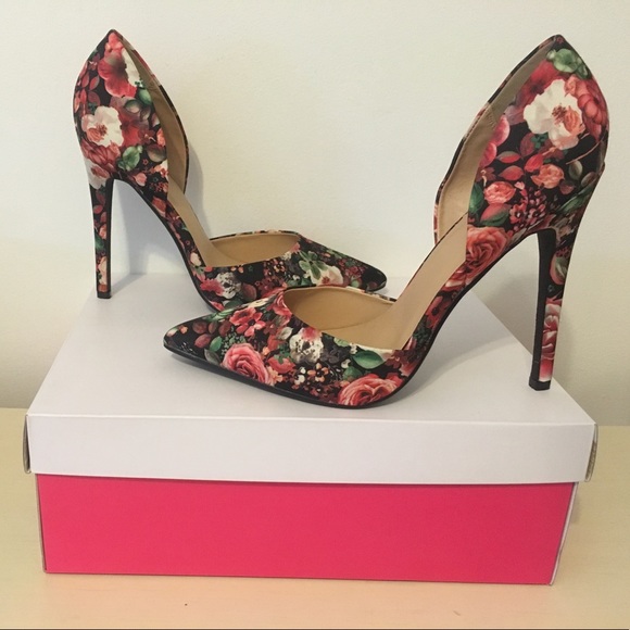 Brand new floral "Annaleese" heels from JustFab. - Picture 1 of 3
