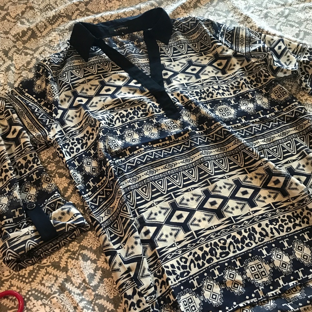 Long Sleeve Blue and White Tribal Design Blouse