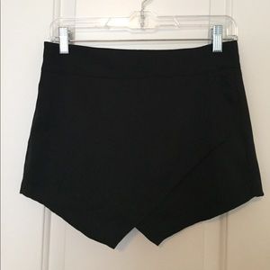 Black geometric wrap around skort