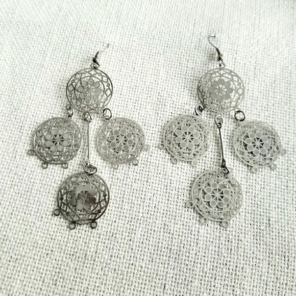 🔴$5 Silver Filigree Earrings🔴 - Picture 2 of 2