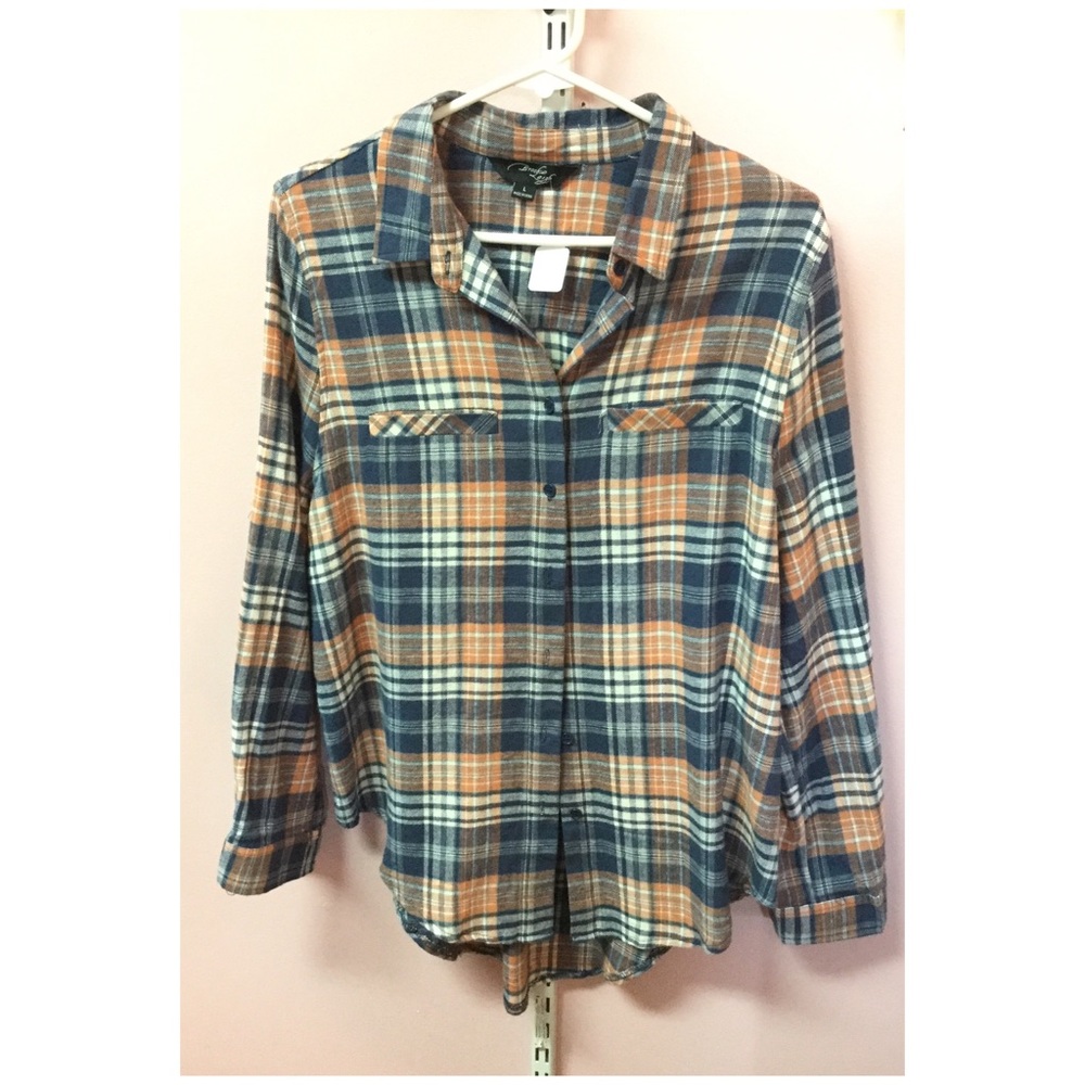 ⬇️$35 Plaid Flannel  Shirt - Picture 4 of 4