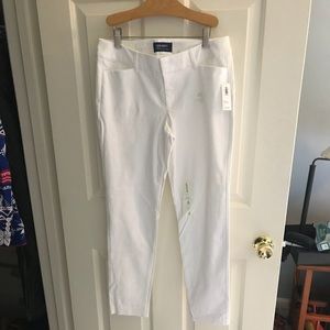 NWT Old Navy Pixie ankle length pants, white
