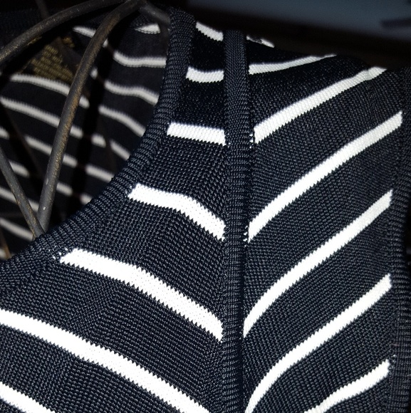 White on black stripped shell - Picture 2 of 3