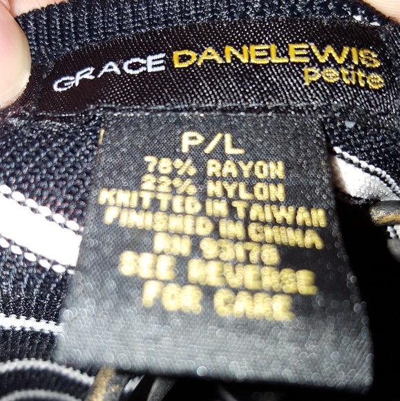 White on black stripped shell - Picture 3 of 3