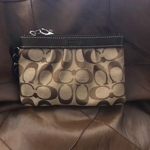 ❤️Coach canvas wristlet. ❤️