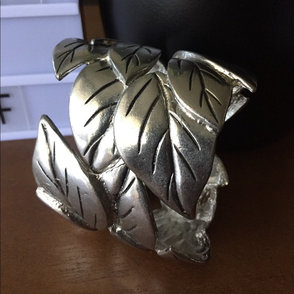 🌼 BOGO 🌼 Leaves style cuff 🌼 - Picture 2 of 4