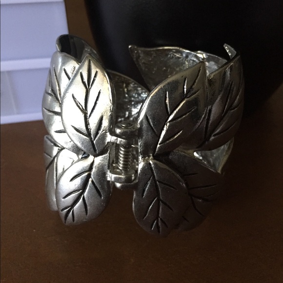 🌼 BOGO 🌼 Leaves style cuff 🌼 - Picture 3 of 4