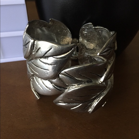 🌼 BOGO 🌼 Leaves style cuff 🌼 - Picture 4 of 4