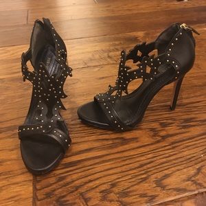 NWOT studded leather Pour la Victoire pumps