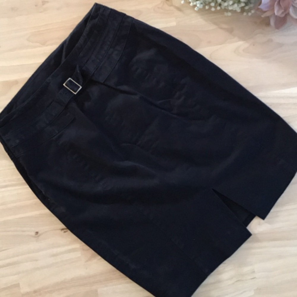 Express Skirt in Navy - Picture 3 of 4