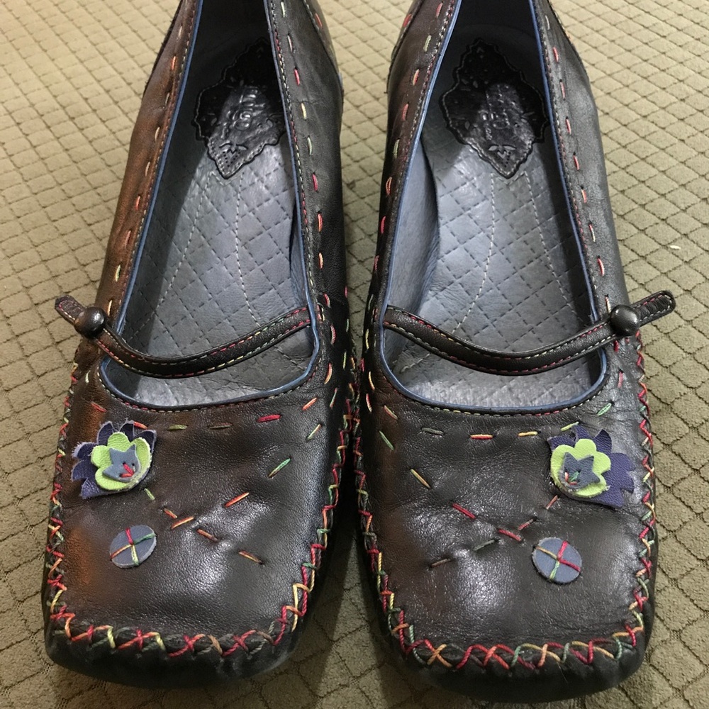 Size 10 Indigo by Clarks kitten heel