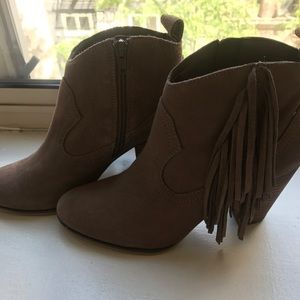 Steve Madden Taupe Fringe Booties- size 7.5