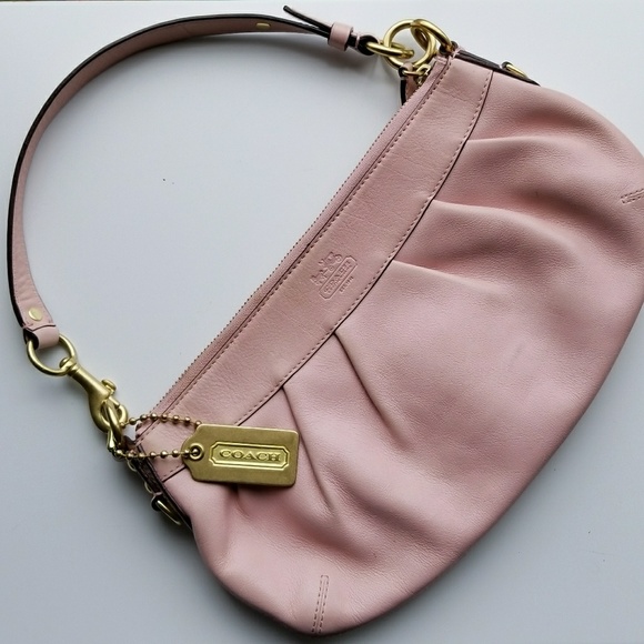 Coach Handbags - ⬇️SALE⬇️COACH SHOULDER BAG