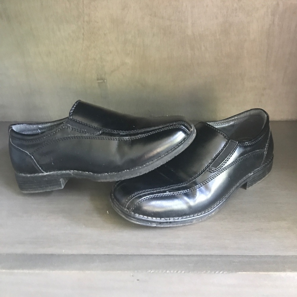 Boys Dress shoe sz 2