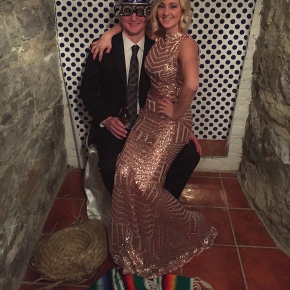 Gown - Picture 3 of 4