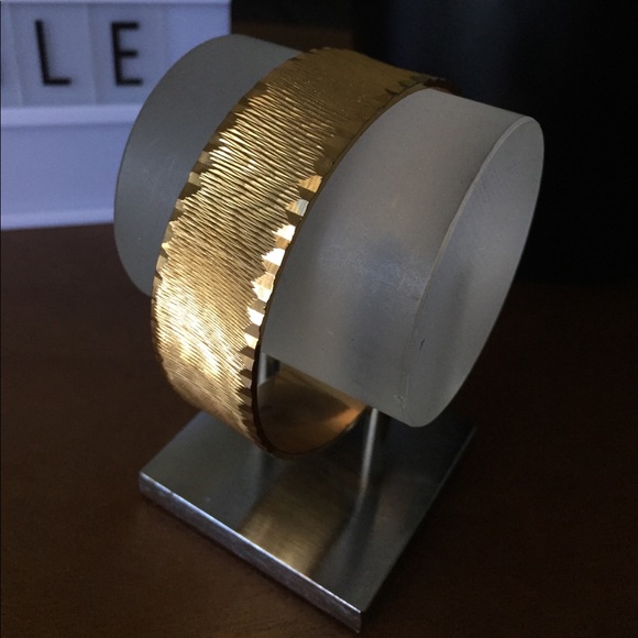 🌼 BOGO 🌼 Gold bangle 🌼 - Picture 2 of 3