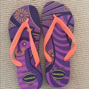 BRAND NEW haviana flip flops