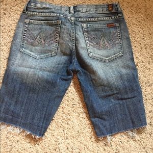 A pocket 7 for all mankind cut offs