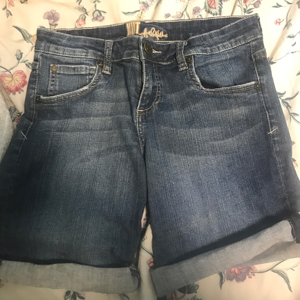 Mid thigh jean shorts size 4