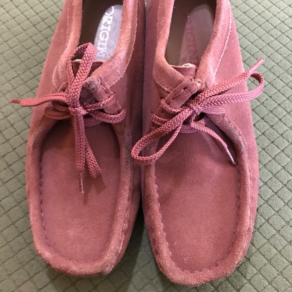 Size 9 Rose colored Clarks Wallabees