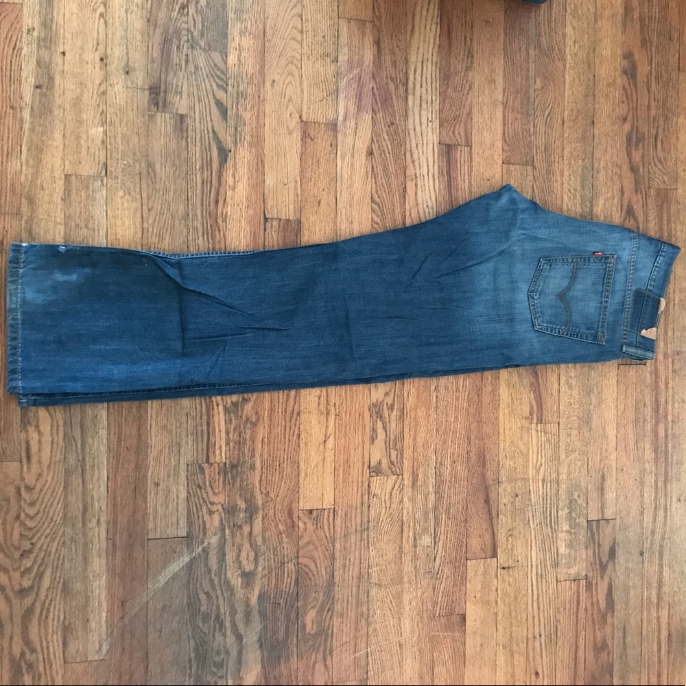 Levi's - Picture 2 of 3